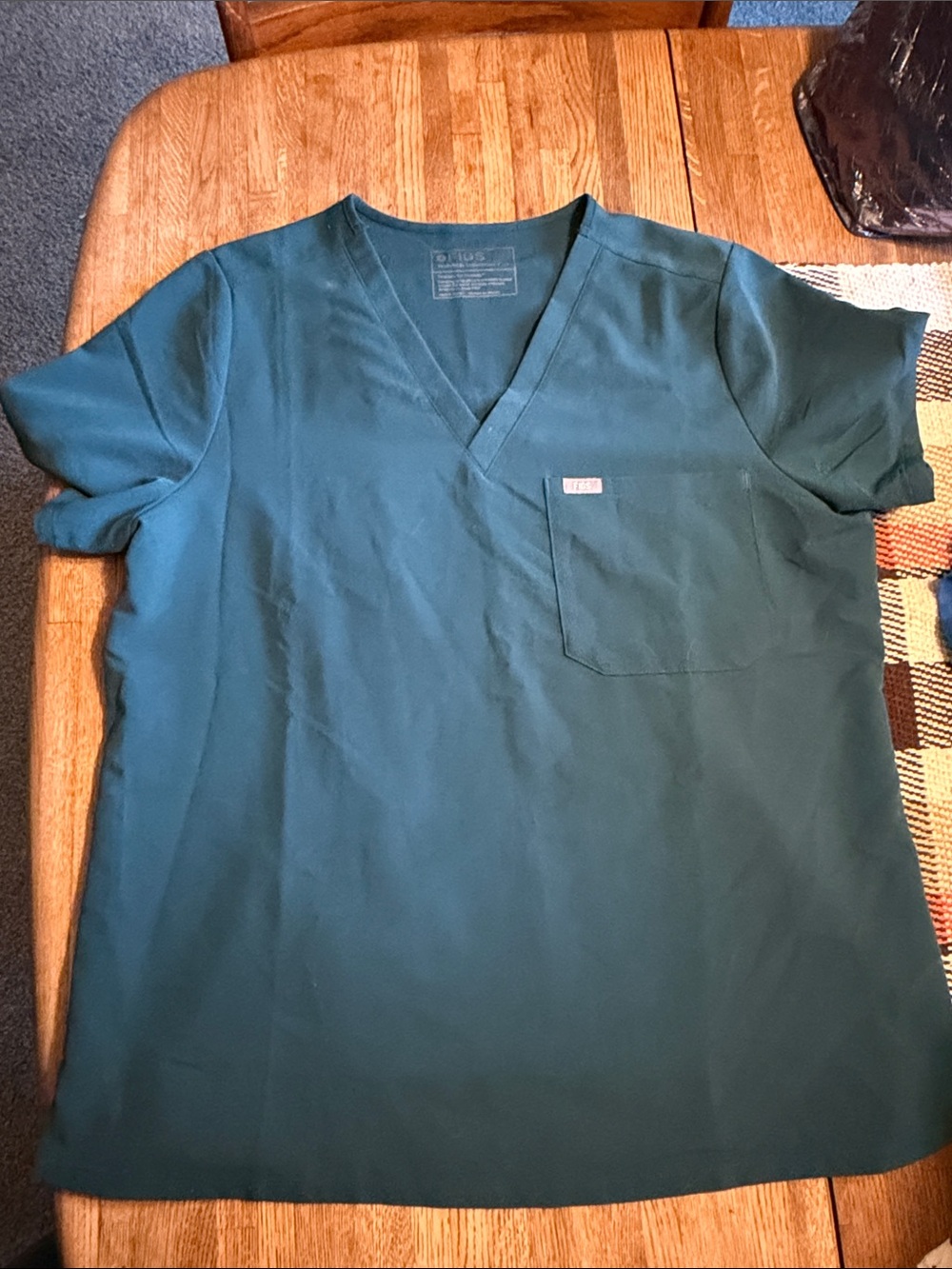 FIGS Women’s Catarina Scrub Top - carribean blue